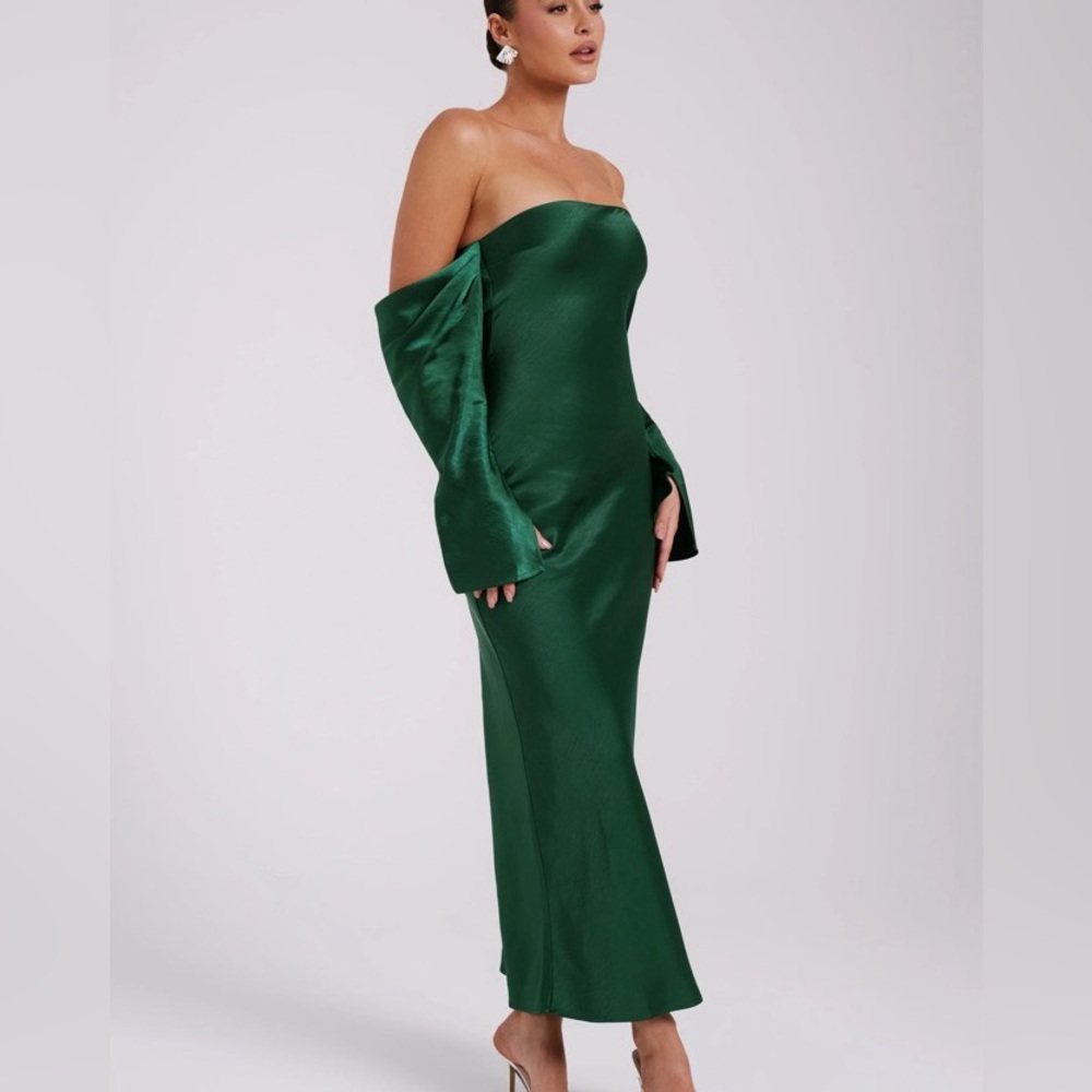 MESHKI Vee Off Shoulder Satin Midi Dress - Emerald XS